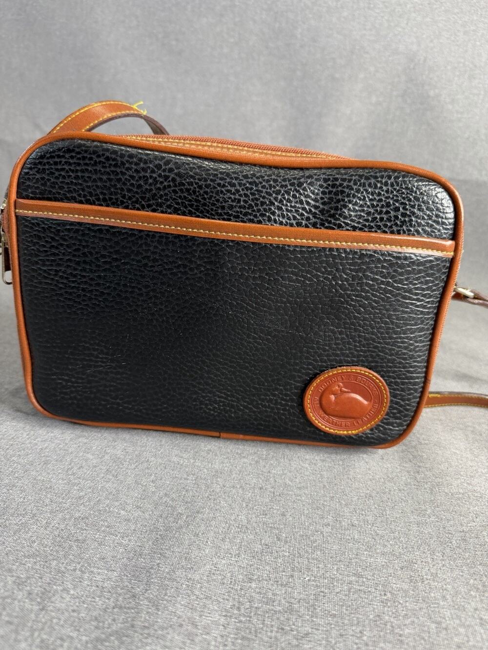 Vintaye Dooney&Bourke Pebbled Leather Multi-compartment Crossbody Travel Bag